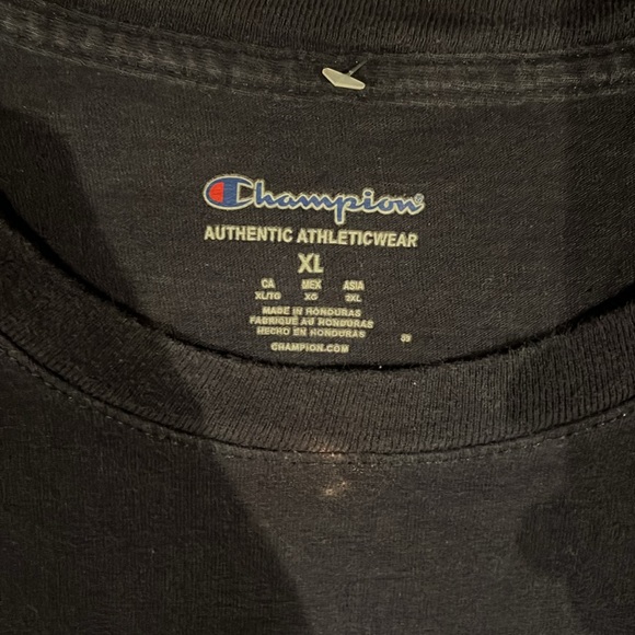 Like new champion shirt - Picture 2 of 2
